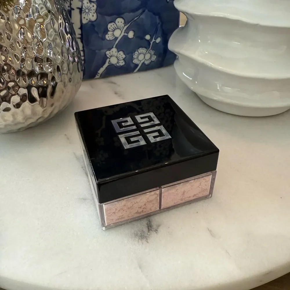 Givenchy Prisme Libre Illuminating & Color Correcting Loose powder